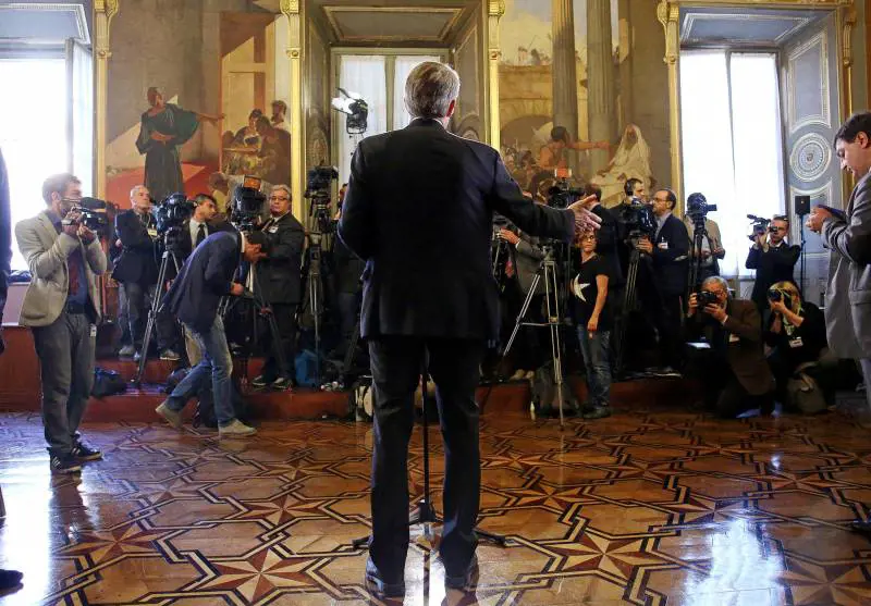 Crimi su Facebook: "Il Cav è incontinente"