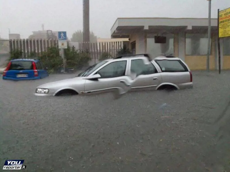 Strada allagata a Brindisi