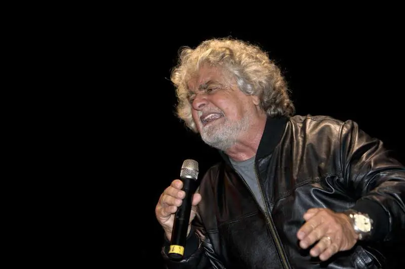 Grillo e Casaleggio sconfessano i deputati M5S: "Contrari allo stop al reato di clandestinità"