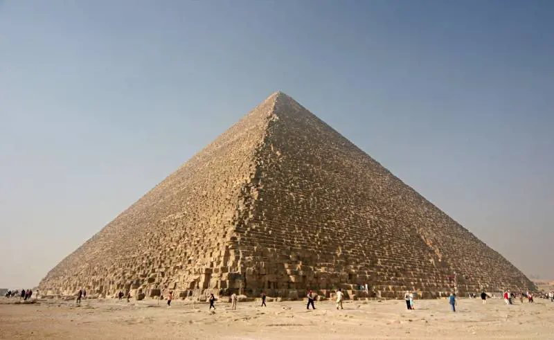 Affittare piramidi e sfinge? Farebbe bene alla cultura