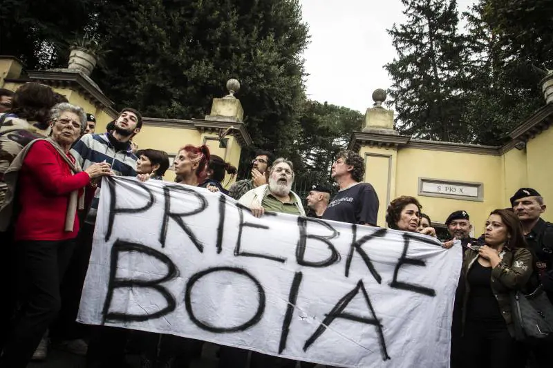 Vita da recluso, in fuga da morto: la salma dell'ex Ss verso Berlino