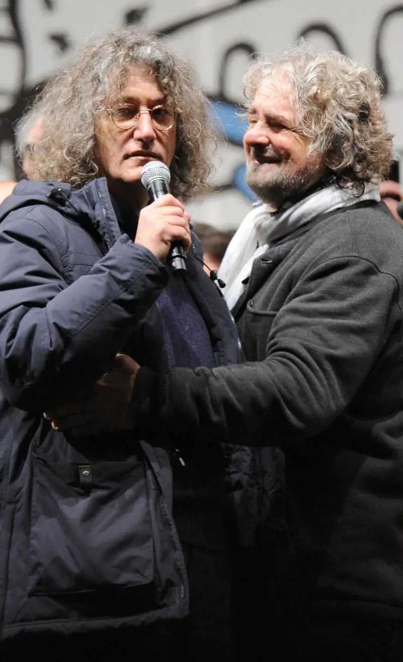 Sfascio M5S: si spaccano pure su una riunione