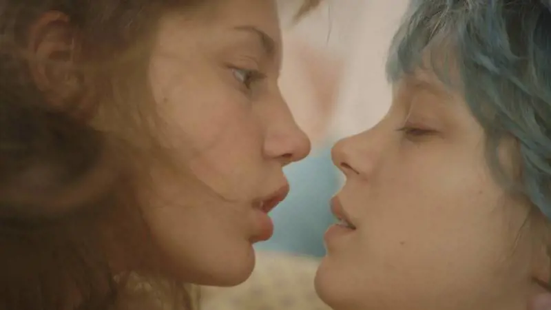 Fragole e amore lesbico: ecco la scandalosa Adele