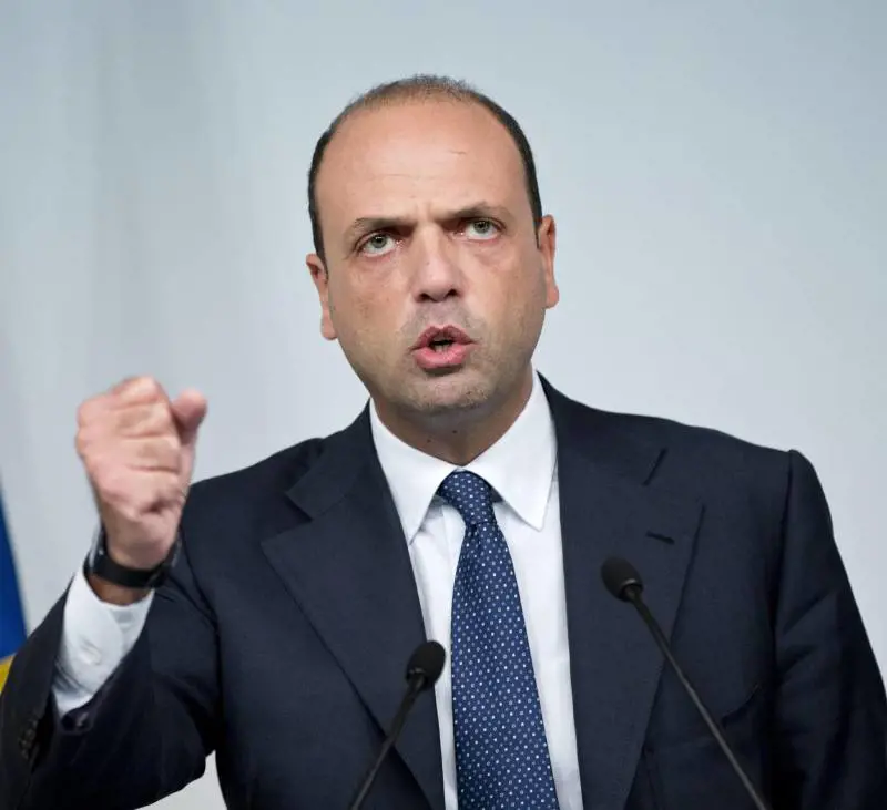 Alfano rilancia le primarie E su Forza Italia avverte: "Non vada agli estremisti"