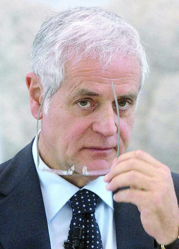 "Repubblica" arruola Formigoni. Da mascalzone a guru anti Cav