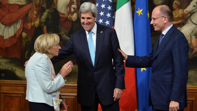 John Kerry con Enrico Letta ed Emma Bonino