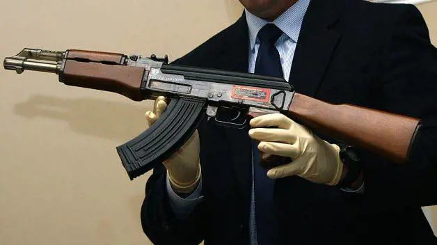 Usa, polizia uccide tredicenne che aveva con sé un'arma giocattolo