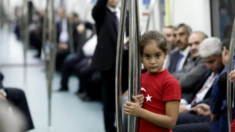 Turchia, il tunnel sotto il Bosforo apre tra black-out e inconvenienti