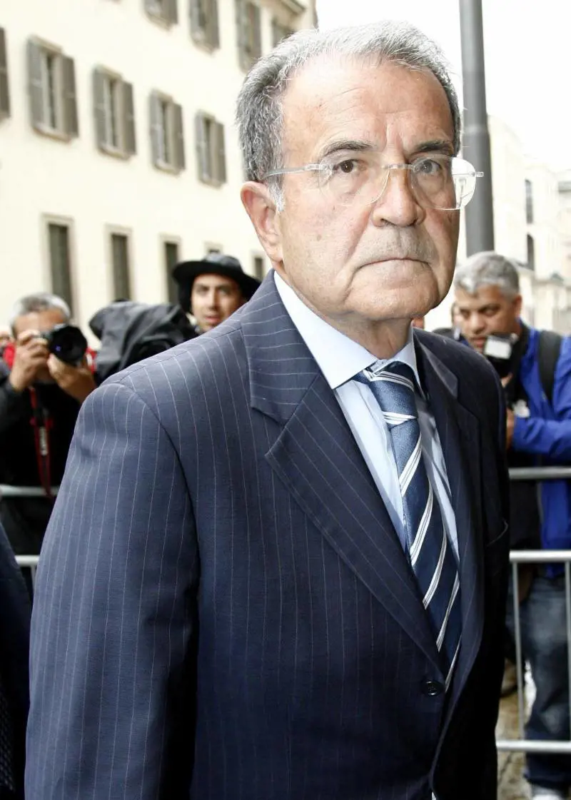 Prodi butta la tessera Pd. E i cattolici minacciano di tornare alla Margherita