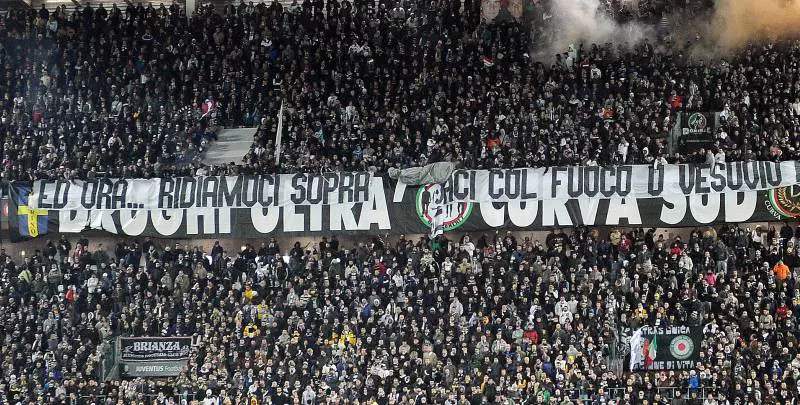 Juve, curve chiuse per cori contro napoletani