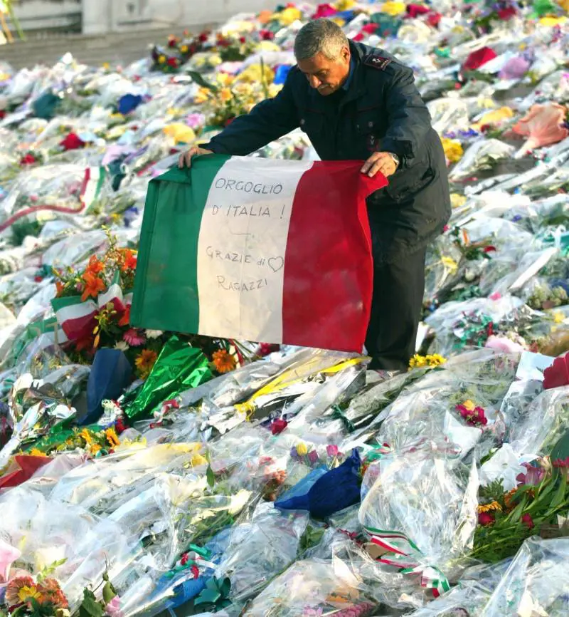 Nelle bandiere sospese al vento c'è la vera stoffa di tutte le nazioni