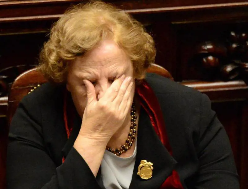 Letta ostaggio di Colle e Pd corre a salvare il ministro