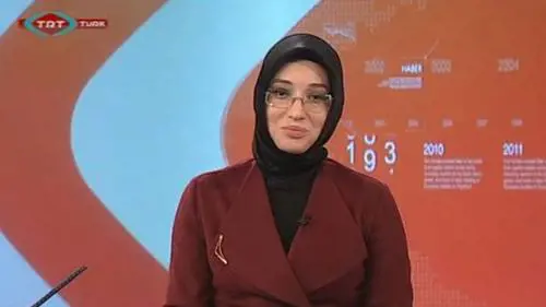 Turchia, cade un altro tabù: a condurre il tg sulla tv pubblica arriva una giornalista col velo