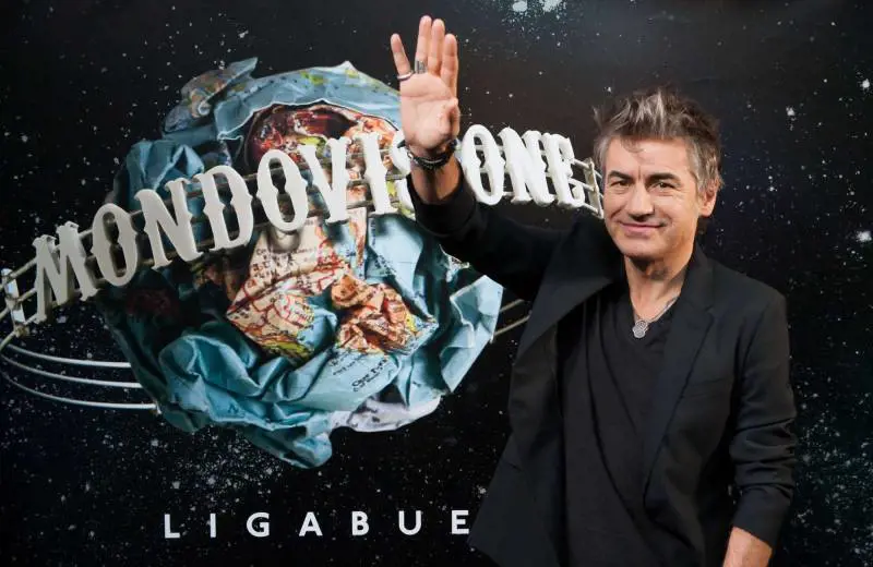 Ligabue: "Deluso dal Pd, non voterò alle primarie"