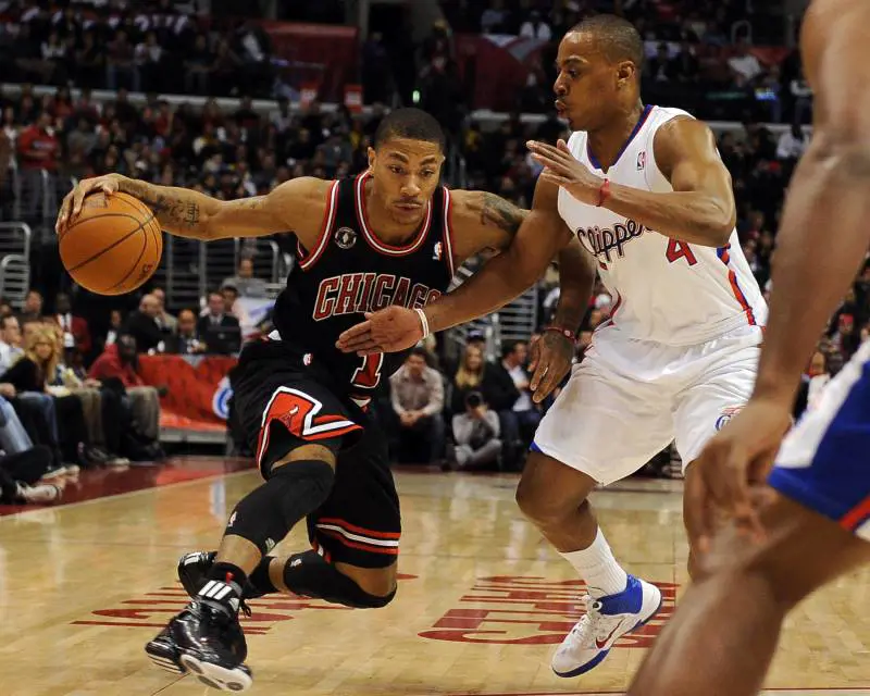 Nba, Rose fa ancora crac: stagione finita Bryant rinnova coi Lakers per altri 2 anni