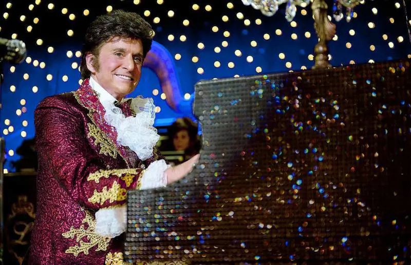 Michael Douglas nel ruolo di Liberace