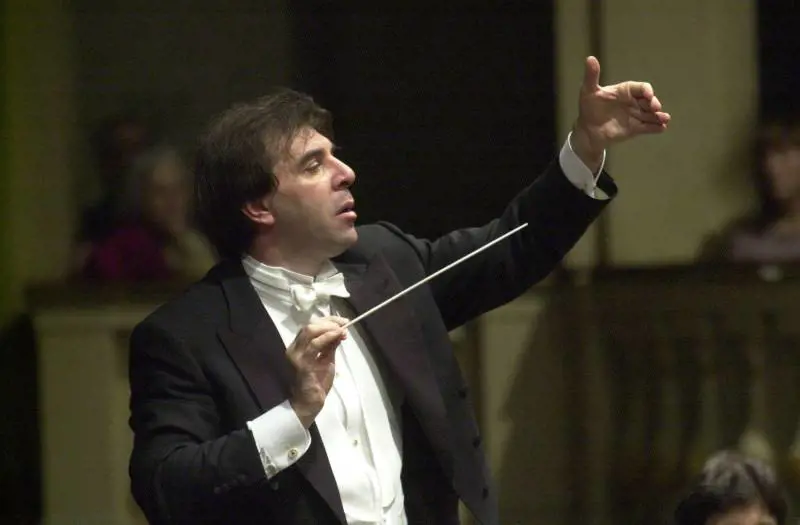 Pizza, anfibi e salotti La Traviata "attuale" è una sfida rischiosa