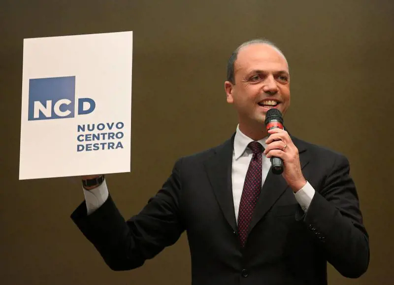 Il simbolo di Alfano scatena l'ironia della rete