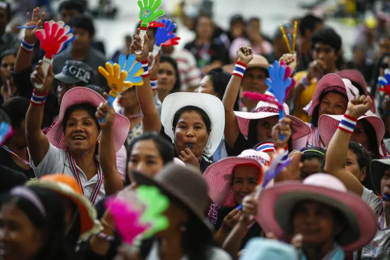 Thailandia, caos al governo Opposizione si dimette in massa