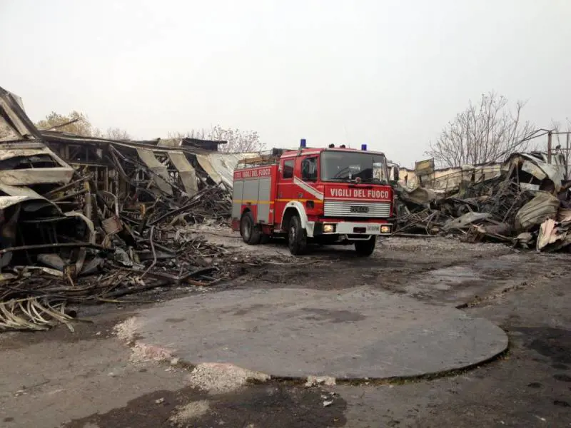 Cinecittà, un incendio distrugge la casa del Grande Fratello