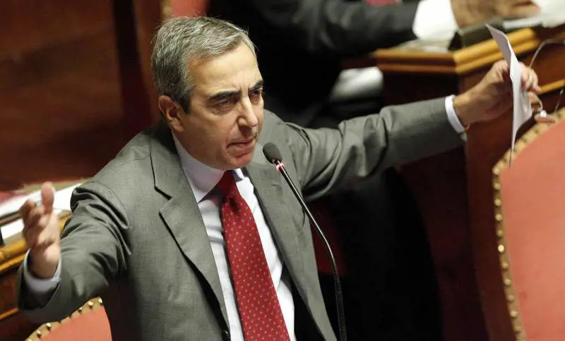 Gasparri a giudizio: "Comprò una polizza usando i soldi del Pdl"