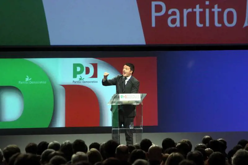 Renzi detta la linea a Letta e tende il trappolone a Grillo. I Cinque Stelle: "È ridicolo"