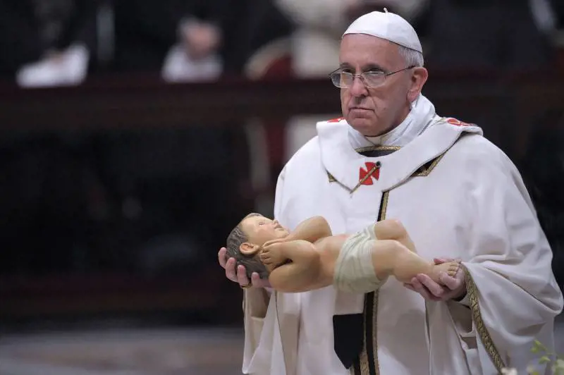 Papa Francesco: "Le coppie gay pongono sfide educative nuove"