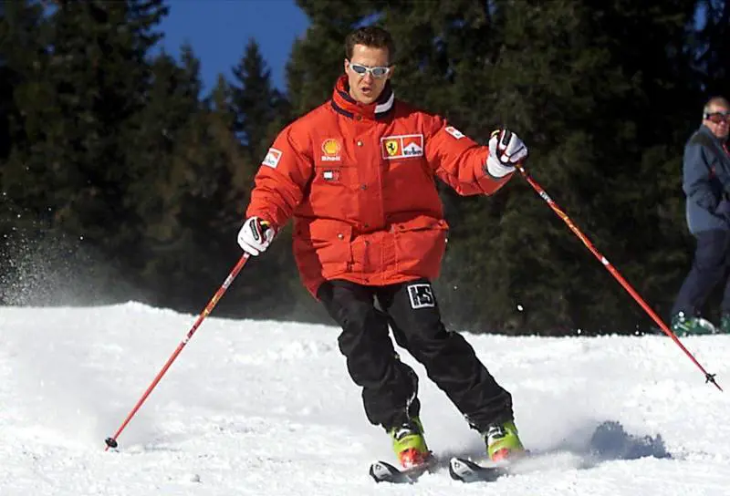 L'ex pilota Michael Schumacher sulle piste da sci