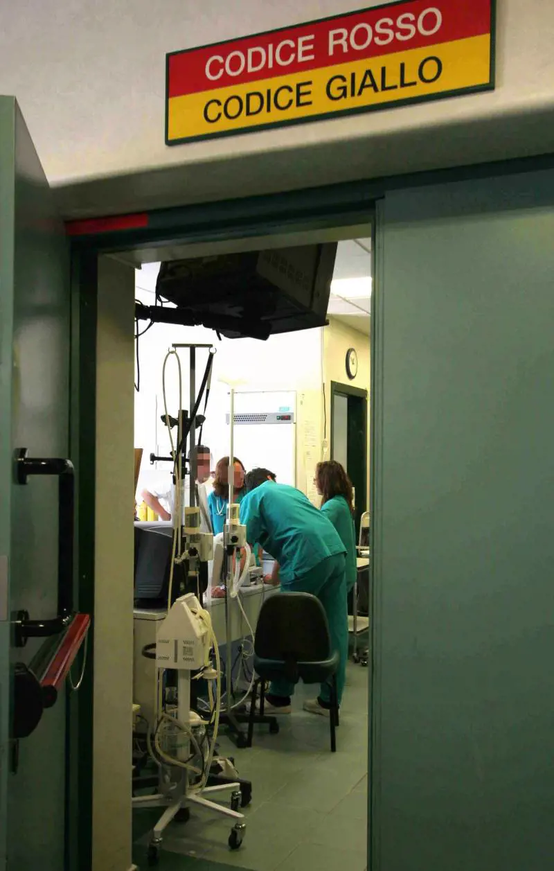 Tragico errore in ospedale: tagliato un dito a una neonata