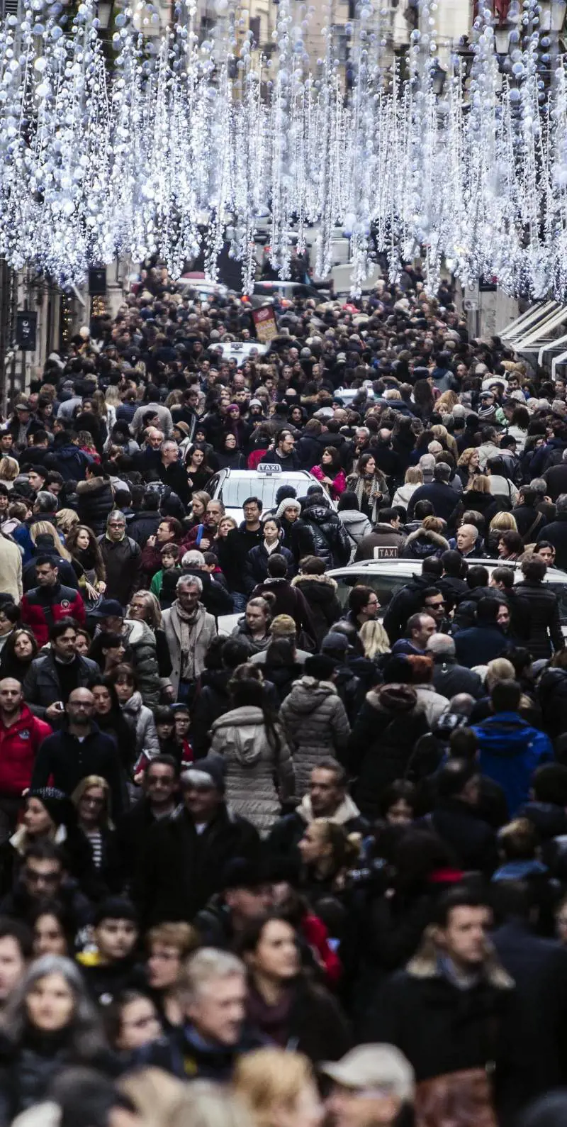 Ma è una processione che nasconde solo croci