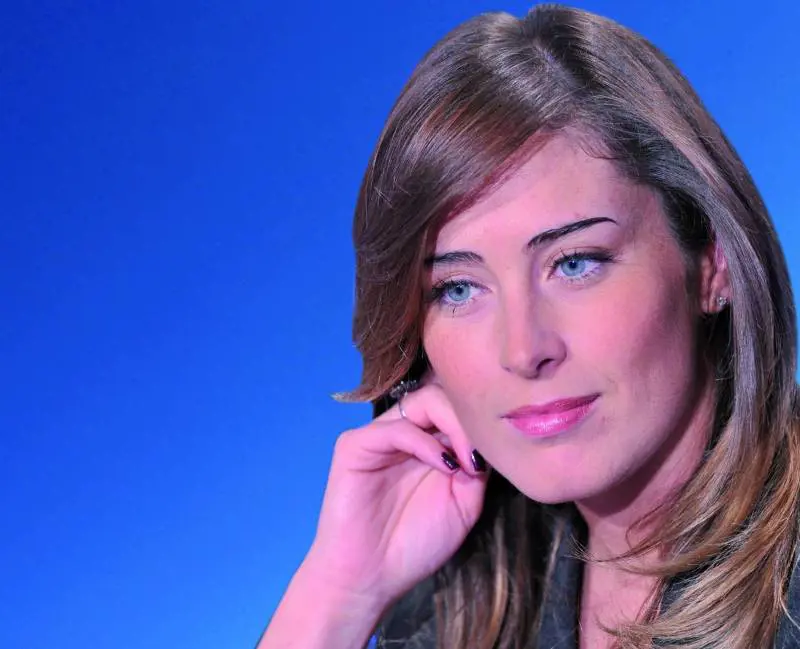 La corsa sui tacchi 12 della Boschi: da miss Montecitorio a icona rossa 