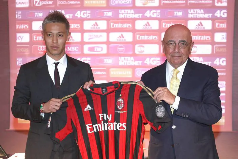 Keisuke Honda con Adriano Galliani