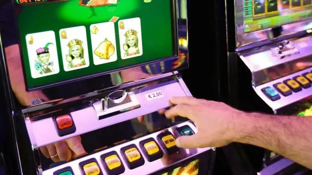 Si prostituisce per giocare alle slot