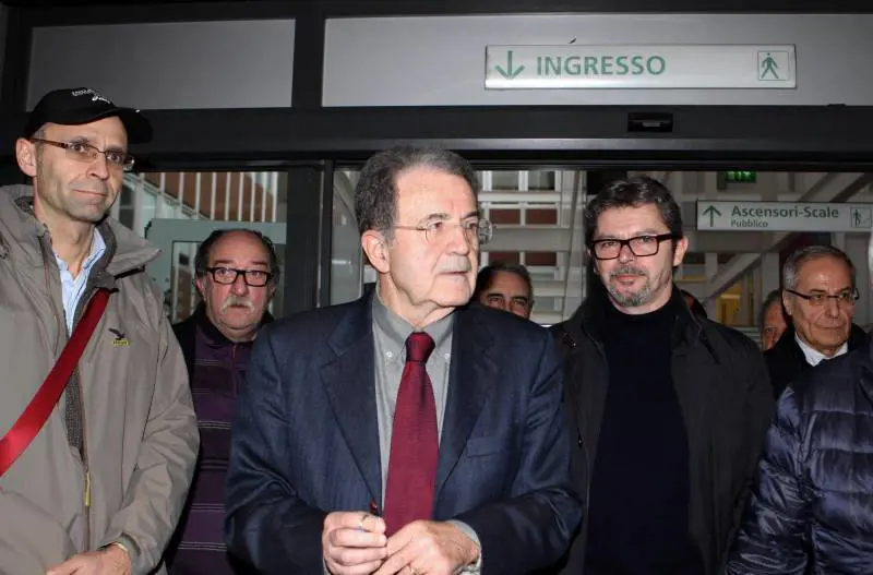 Bersani stronca Renzi ma lui non si ferma più Il giorno decisivo del Pd