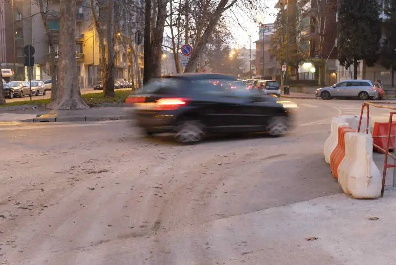 Polvere bianca dal metrò: ecco il quartiere avvelenato