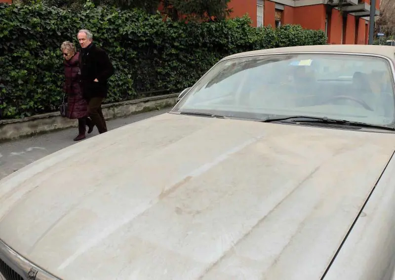 «Il botto, poi la nube» Le voci del quartiere ricoperto dalle polveri