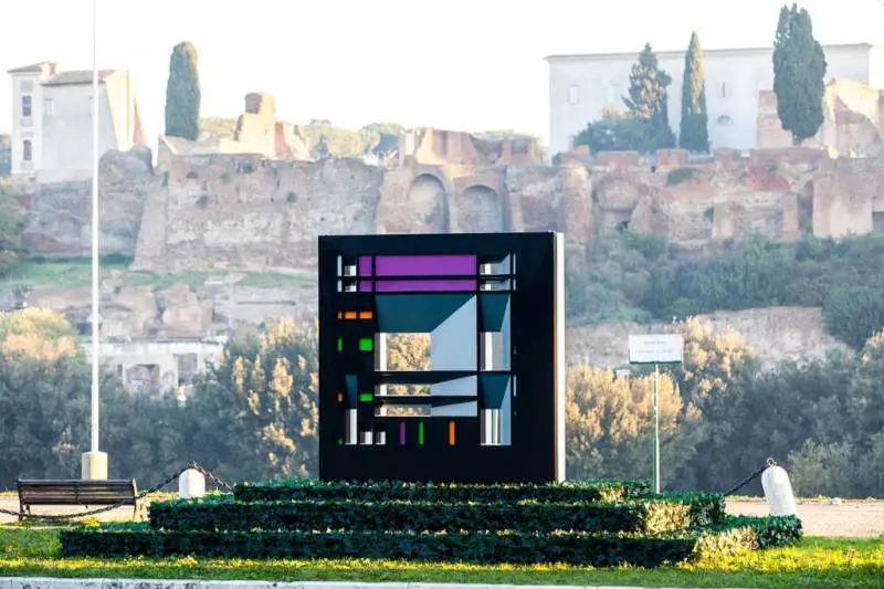 Opera d'arte abusiva lasciata due mesi al Circo Massimo senza che nessuno se ne accorgesse