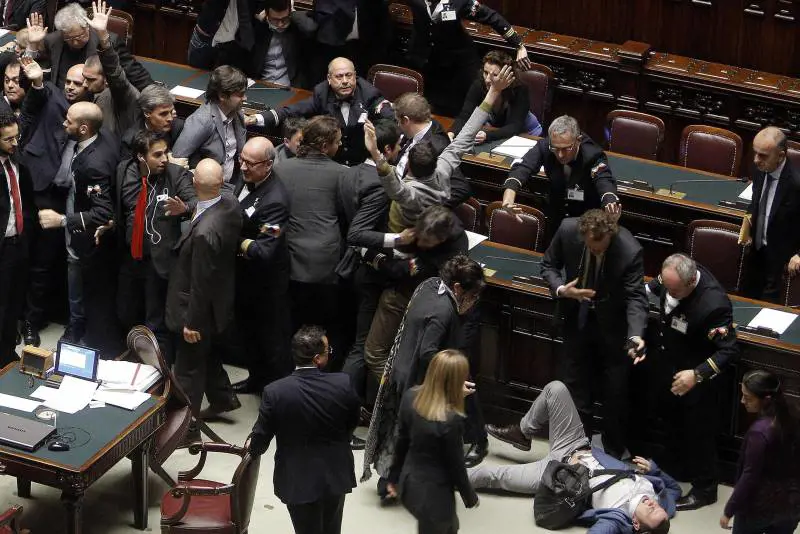 Imu, decreto approvato non si paga seconda rata. Ma scoppia la baggare in Aula