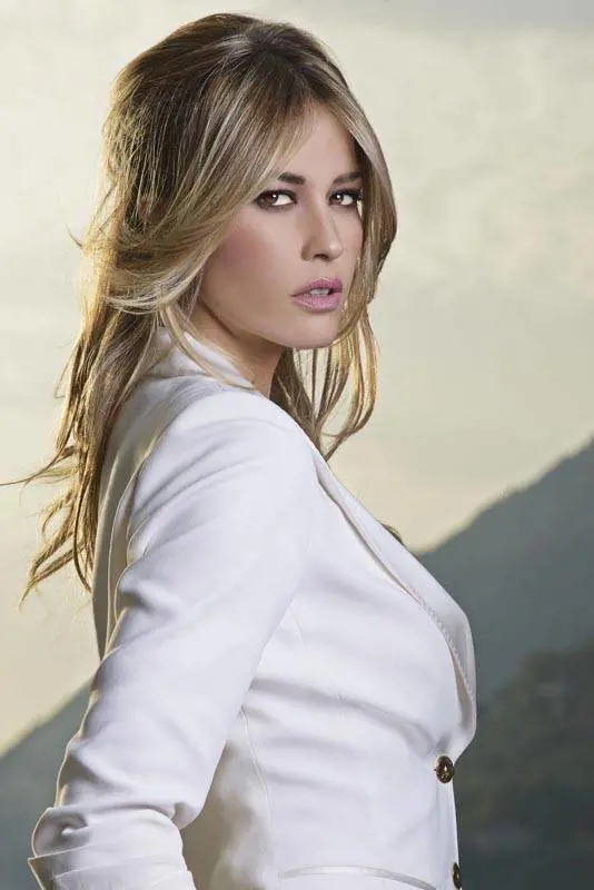 Elena Santarelli al ristorante scambia Verratti per un cameriere