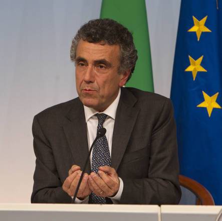 Fabrizio Barca, ministro per la Coesione territoriale nel governo Monti, è una delle altre opzioni per l'Economia