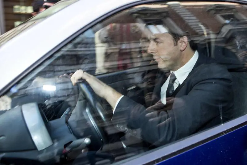 Renzi a Palazzo Chigi con la Smart