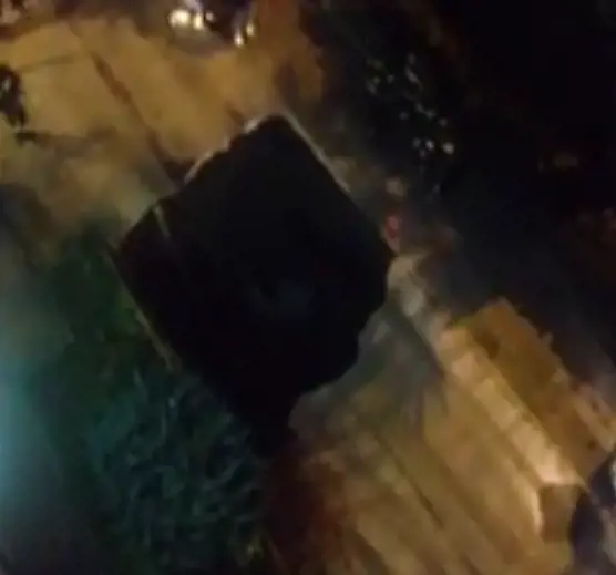 A Napoli crolla la strada. Una voragine di 5 metri nel quartiere Fuorigrotta