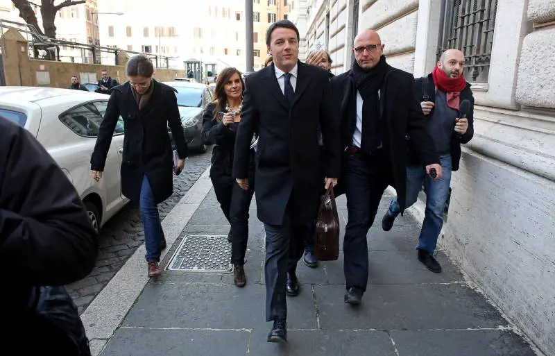 Matteo Renzi arriva alla Camera per le consultazioni