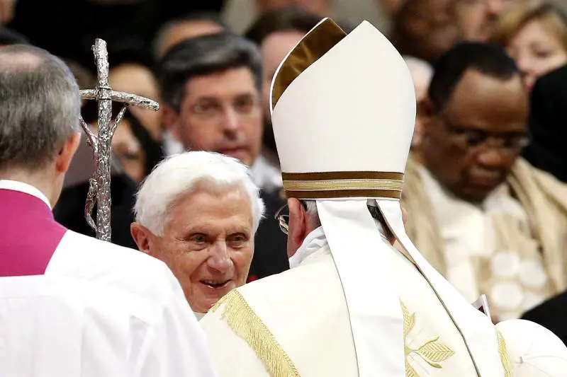 Ratzinger torna a fare il Papa