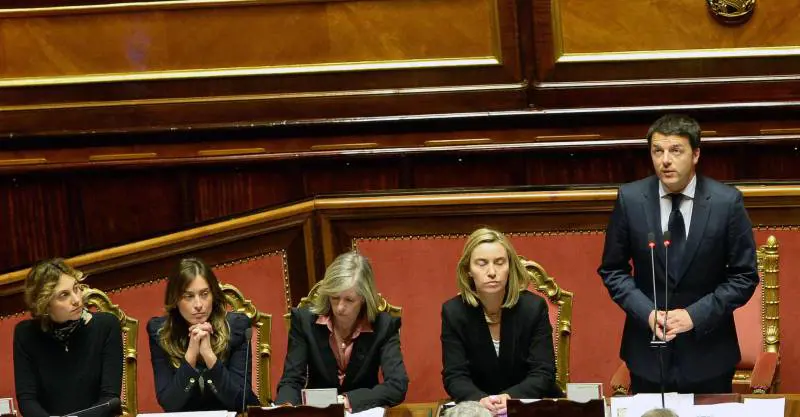 Stabilità, via libera dall'Ue. Padoan: "Procedura non ancora scongiurata"