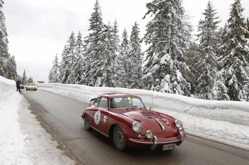 La Winter Race di auto d'epoca parla anche giapponese, è «rosa» e Under 35