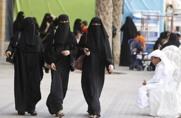 Altro che voto "rosa" a Riad. Niente foto e comizi a metà