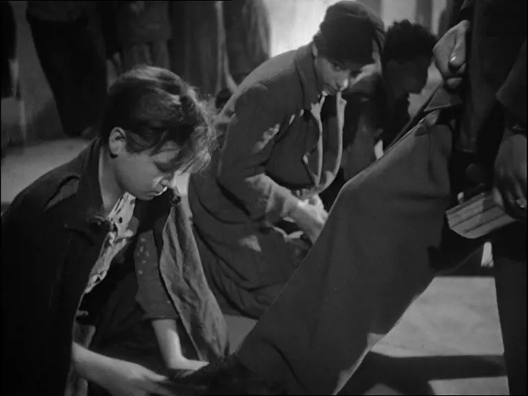 Una scena del film "Sciuscià" di Vittorio De Sica (Oscar nel 1947)