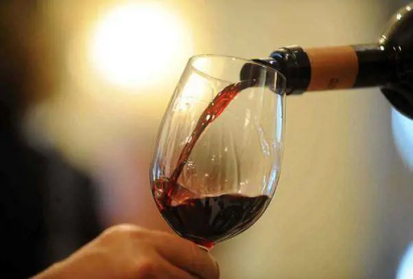 Genova, 59enne spacca la porta dell'osteria: "Il riso faceva schifo"