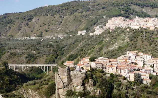 Catanzaro, scontro fra treni: sei feriti, gravi due donne